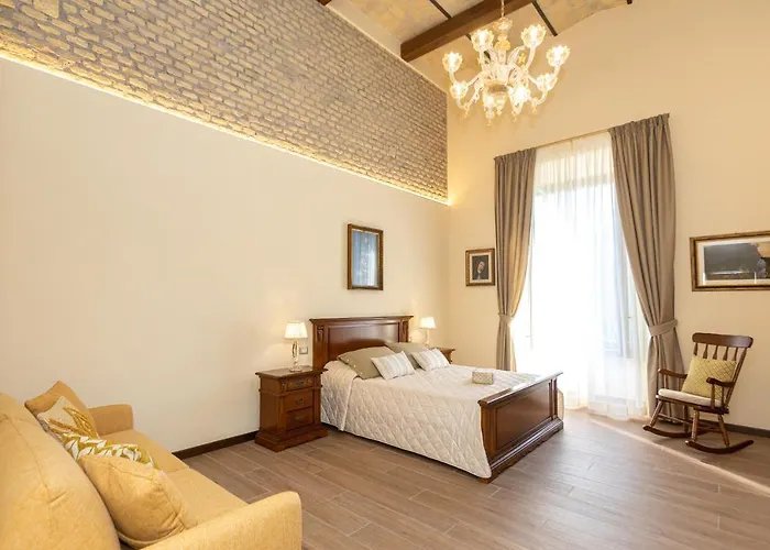 Kings In Apartment Rom