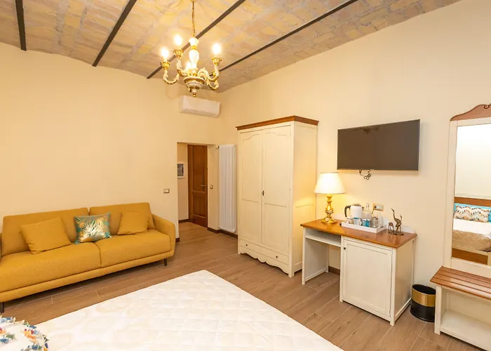 Kings In Apartment Rom